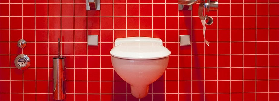 Toilette an der Wand